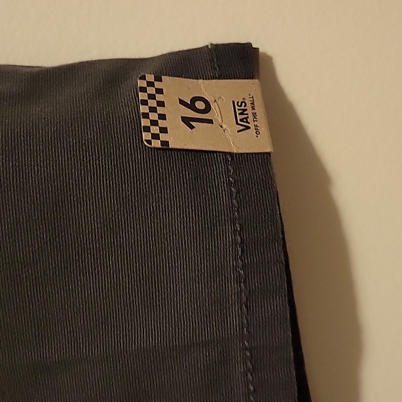 NWT: Boys VANS Off the Wall Shorts - Picture 4 of 11